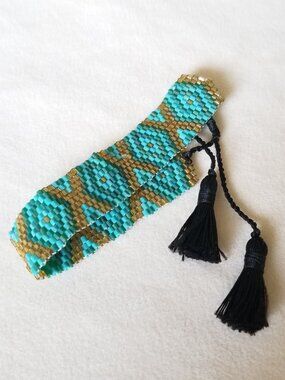 Gorgeous Beaded Bracelet - Turquoise Gold Color